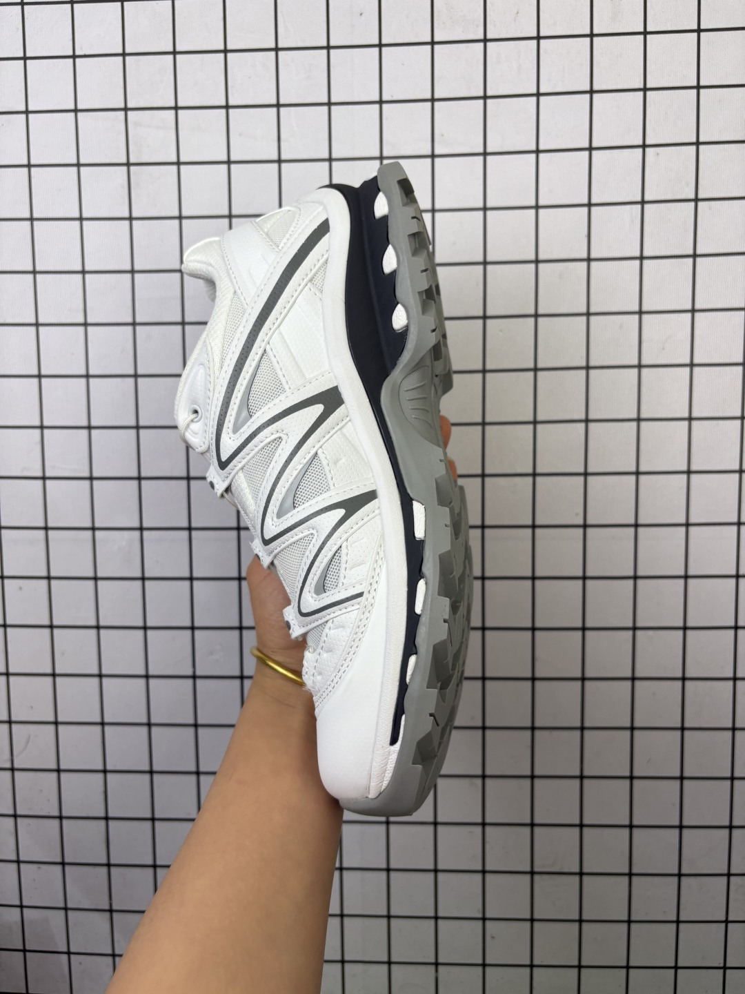 💰200
公司级✅Salomon XA PRO XT-6 GTX萨洛蒙户外越野跑鞋 鞋面采用SENSIFIT贴合技术 全方位贴合包裹脚型 鞋跟部鞋底牵引设计 提供强大的抓地性能 更适应野外崎岖不平的道路 其3D ADVANCED CHASSIS底盘 材料轻量大化 钉齿设计更具稳定性、防护性 鞋底易磨损区运用CONTAGRIP高耐磨材料 应对城市硬质路面长距离跑考验
货号:474506-21
尺码:36 37.5 38 38.5 39 40 40.5 41 42 42.5 43 44 45
编码699