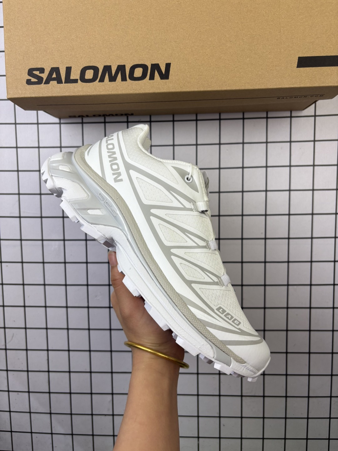 🈴💰200
公司级✅Salomon XA PRO XT-6 GTX萨洛蒙户外越野跑鞋 鞋面采用SENSIFIT贴合技术 全方位贴合包裹脚型 鞋跟部鞋底牵引设计 提供强大的抓地性能 更适应野外崎岖不平的道路 其3D ADVANCED CHASSIS底盘 材料轻量大化 钉齿设计更具稳定性、防护性 鞋底易磨损区运用CONTAGRIP高耐磨材料 应对城市硬质路面长距离跑考验
货号:474506-21
尺码:36 37.5 38 38.5 39 40 40.5 41 42 42.5 43 44 45
编码699