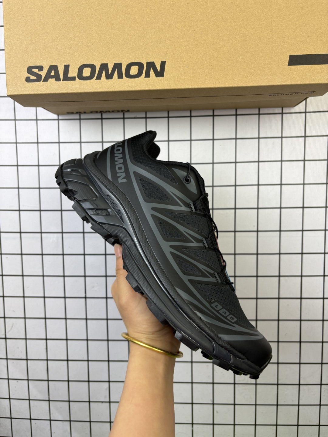 🈴💰200
公司级✅Salomon XA PRO XT-6 GTX萨洛蒙户外越野跑鞋 鞋面采用SENSIFIT贴合技术 全方位贴合包裹脚型 鞋跟部鞋底牵引设计 提供强大的抓地性能 更适应野外崎岖不平的道路 其3D ADVANCED CHASSIS底盘 材料轻量大化 钉齿设计更具稳定性、防护性 鞋底易磨损区运用CONTAGRIP高耐磨材料 应对城市硬质路面长距离跑考验
货号:474506-21
尺码:36 37.5 38 38.5 39 40 40.5 41 42 42.5 43 44 45
编码699