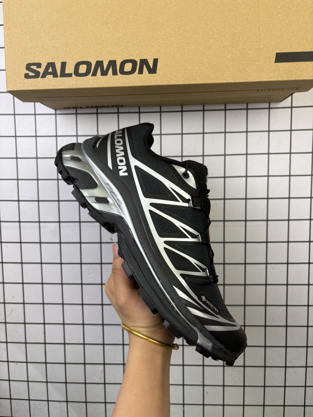 🈴💰200
公司级✅Salomon XA PRO XT-6 GTX萨洛蒙户外越野跑鞋 鞋面采用SENSIFIT贴合技术 全方位贴合包裹脚型 鞋跟部鞋底牵引设计 提供强大的抓地性能 更适应野外崎岖不平的道路 其3D ADVANCED CHASSIS底盘 材料轻量大化 钉齿设计更具稳定性、防护性 鞋底易磨损区运用CONTAGRIP高耐磨材料 应对城市硬质路面长距离跑考验
货号:474506-21
尺码:36 37.5 38 38.5 39 40 40.5 41 42 42.5 43 44 45
编码699