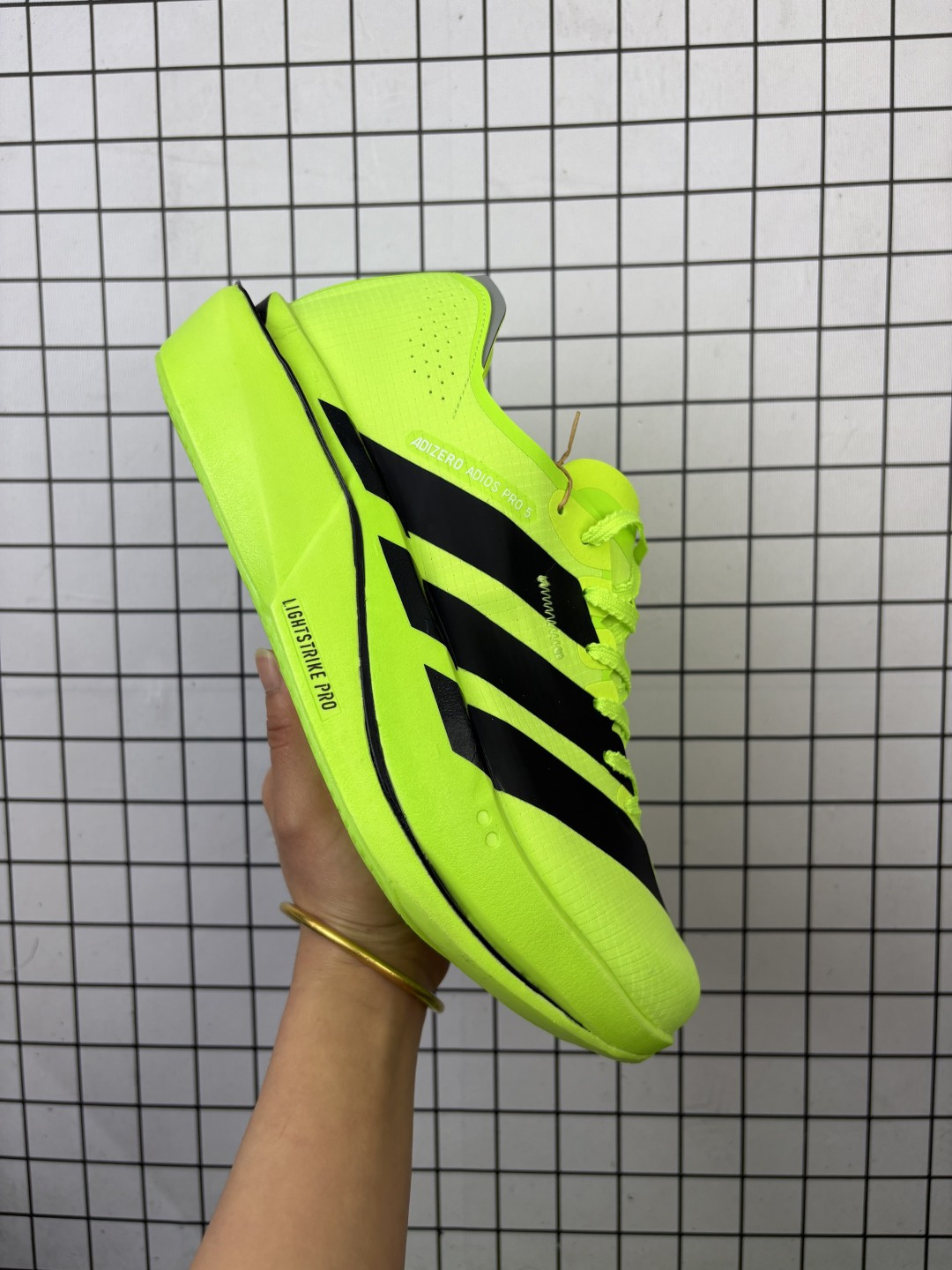 💰160
公司级✅adidas ADIZERO ADIOS 5 M舒适百搭防滑耐磨 低帮跑步鞋  全掌碳板
货号：K18297
尺码：36 36.5 37.5 38 38.5 39 40 40.5 41 42 42.5 43 44 45 46
编码768