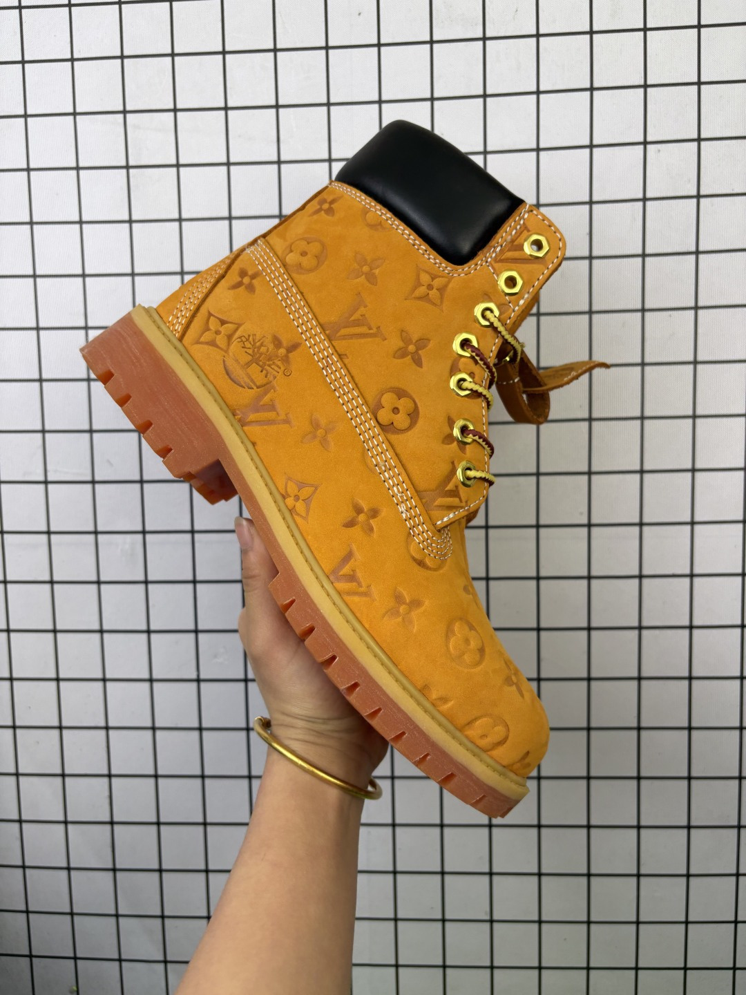 💰300
公司级✅Timberland x Lv ARCHLIGHT SNEAKER 添柏岚 Lv联名款 户外休闲经典大黄靴 马丁靴 宽版
尺码:39-45
编码701