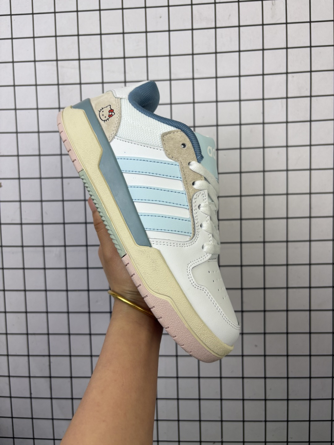 💰130
✅Adidas 阿迪达斯ENTRAP 2023春季女鞋运动鞋休闲鞋.  
#采用超软移膜皮革鞋面2022全新系列 迪丽热巴,易烊千玺同款，Adidas阿迪达斯生活 Neo Entrap Low追赶系列轻便休闲运动百搭板鞋
货号：GX5499
码数：36-45
编码306