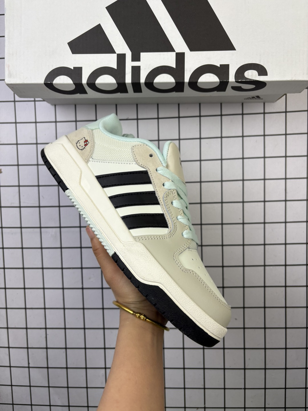 🈴💰130
✅Adidas 阿迪达斯ENTRAP 2023春季女鞋运动鞋休闲鞋.  
#采用超软移膜皮革鞋面2022全新系列 迪丽热巴,易烊千玺同款，Adidas阿迪达斯生活 Neo Entrap Low追赶系列轻便休闲运动百搭板鞋
货号：GX5499
码数：36-45
编码306