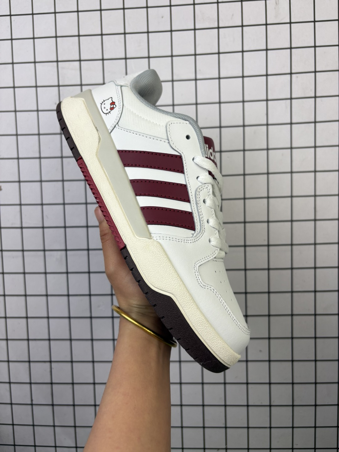 💰130
✅Adidas 阿迪达斯ENTRAP 2023春季女鞋运动鞋休闲鞋.  
#采用超软移膜皮革鞋面2022全新系列 迪丽热巴,易烊千玺同款，Adidas阿迪达斯生活 Neo Entrap Low追赶系列轻便休闲运动百搭板鞋
货号：GX5499
码数：36-40
编码306