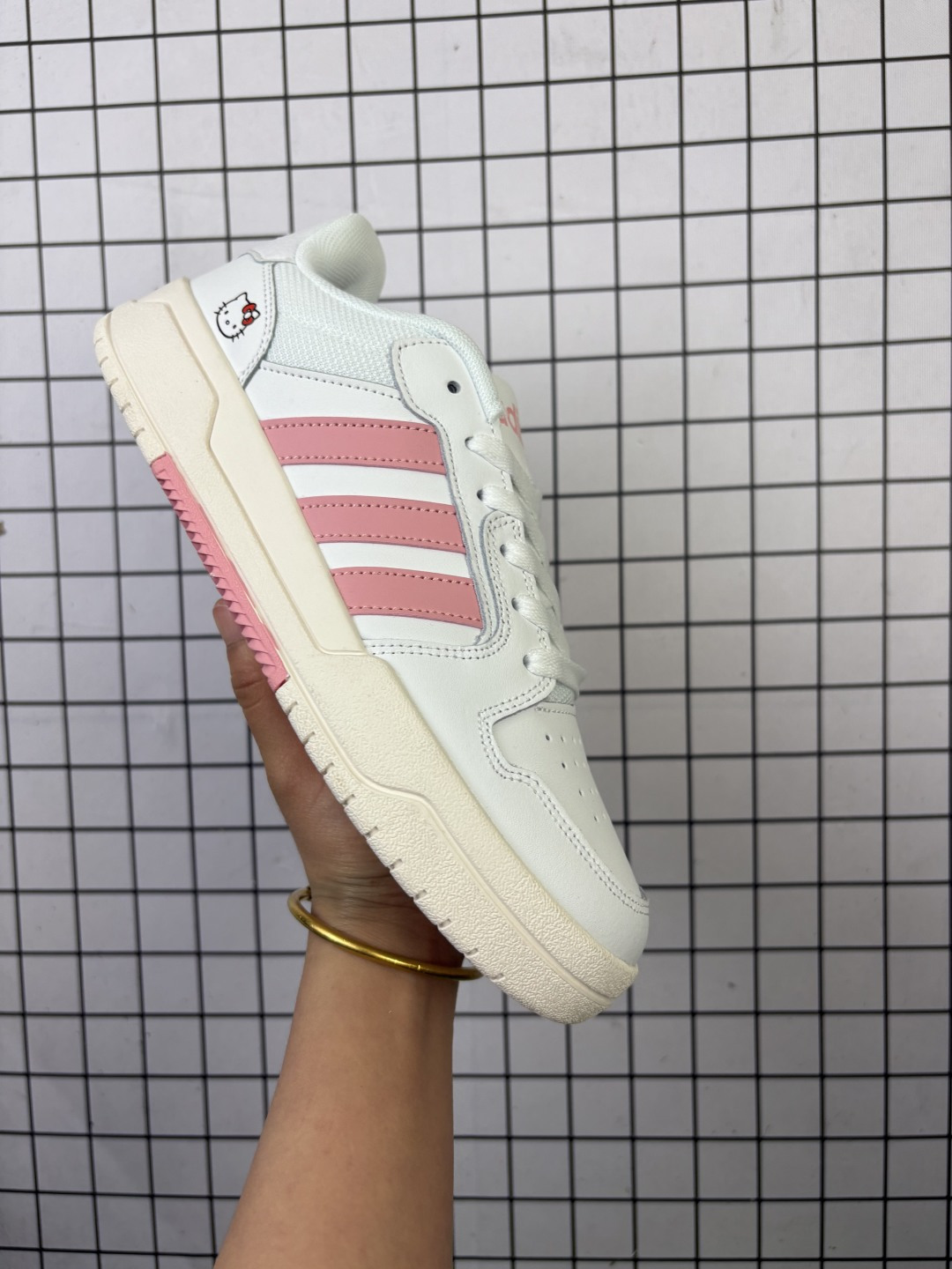 💰130
✅Adidas 阿迪达斯ENTRAP 2023春季女鞋运动鞋休闲鞋.  
#采用超软移膜皮革鞋面2022全新系列 迪丽热巴,易烊千玺同款，Adidas阿迪达斯生活 Neo Entrap Low追赶系列轻便休闲运动百搭板鞋
货号：GX5499
码数：36-40
编码306