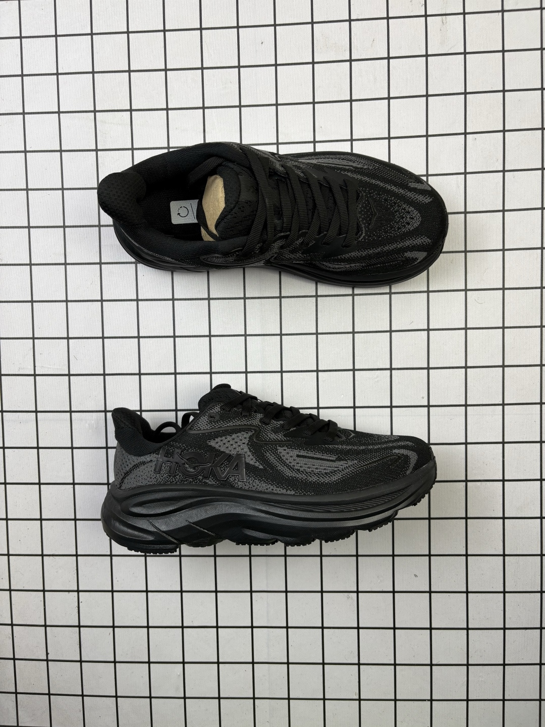 🈴💰130
HOKA/霍卡 男女鞋半码制,采用透气针织工程材料鞋面材质,轻量化材料高弹力泡棉升级中底,内嵌欧索莱Ortholite® 混合(再生)鞋垫,外置耐磨防滑橡胶模块❗️新晋减震王,踩屎感最强!美国新兴跑鞋品牌HOKA One One Clifton 10 Low 克利夫顿10代系列低帮厚底网织轻量休闲运动慢跑鞋 1162030
码数:36 36.5 37 38 38.5 39 40 40.5 41 42 42.5 43 44 45 46 47
编码老男H