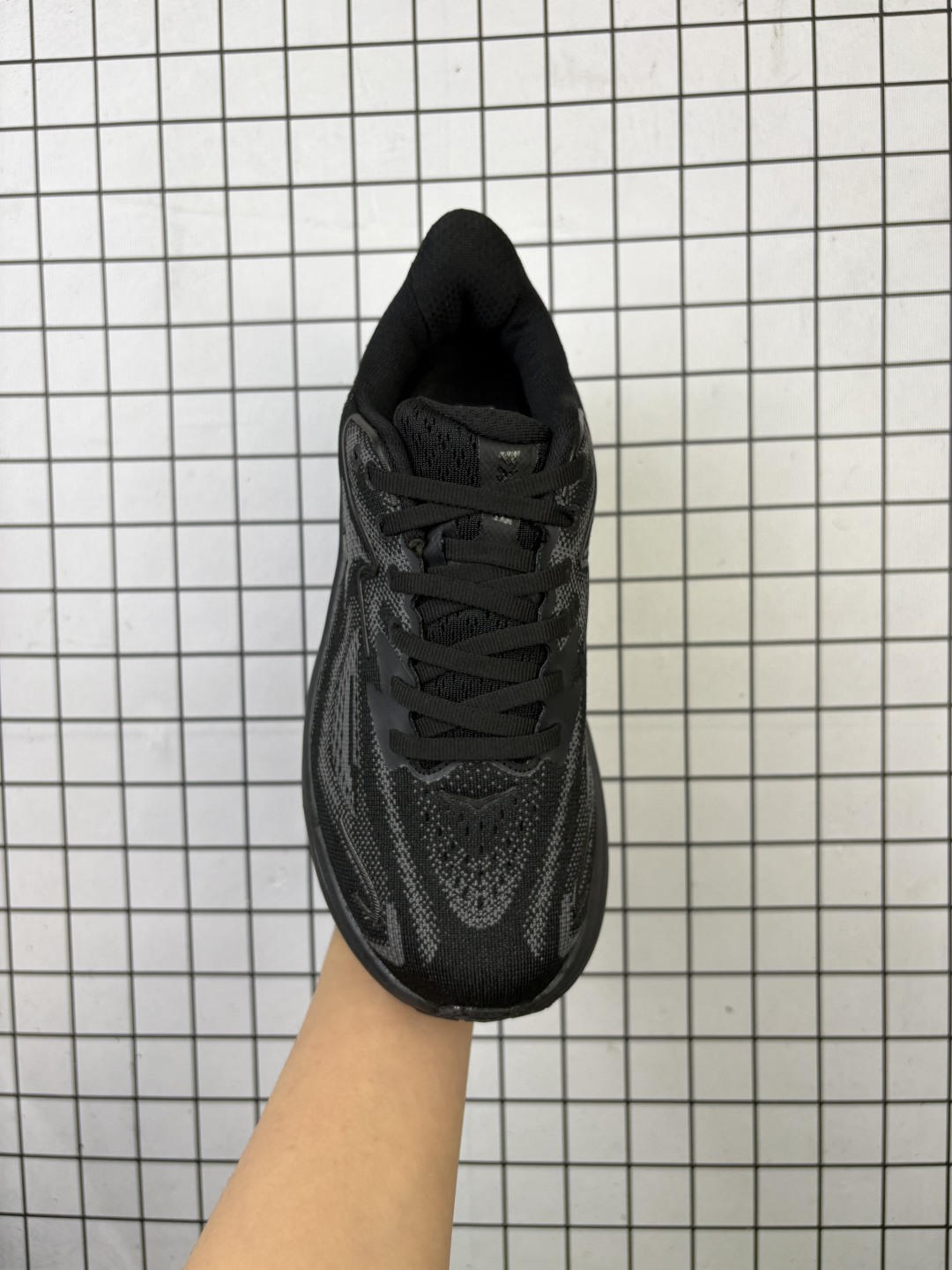 🈴💰130
HOKA/霍卡 男女鞋半码制,采用透气针织工程材料鞋面材质,轻量化材料高弹力泡棉升级中底,内嵌欧索莱Ortholite® 混合(再生)鞋垫,外置耐磨防滑橡胶模块❗️新晋减震王,踩屎感最强!美国新兴跑鞋品牌HOKA One One Clifton 10 Low 克利夫顿10代系列低帮厚底网织轻量休闲运动慢跑鞋 1162030
码数:36 36.5 37 38 38.5 39 40 40.5 41 42 42.5 43 44 45 46 47
编码老男H