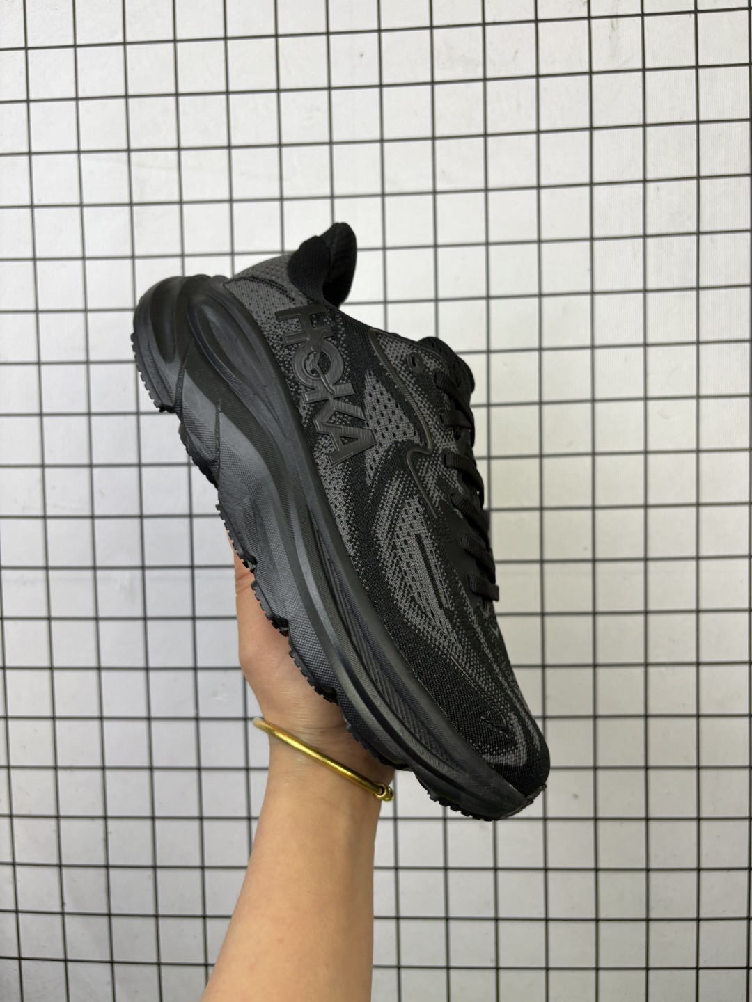 🈴💰130
HOKA/霍卡 男女鞋半码制,采用透气针织工程材料鞋面材质,轻量化材料高弹力泡棉升级中底,内嵌欧索莱Ortholite® 混合(再生)鞋垫,外置耐磨防滑橡胶模块❗️新晋减震王,踩屎感最强!美国新兴跑鞋品牌HOKA One One Clifton 10 Low 克利夫顿10代系列低帮厚底网织轻量休闲运动慢跑鞋 1162030
码数:36 36.5 37 38 38.5 39 40 40.5 41 42 42.5 43 44 45 46 47
编码老男H