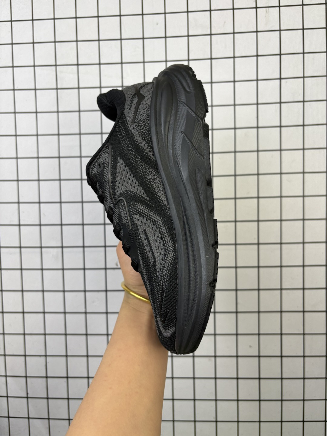 💰130
HOKA/霍卡 男女鞋半码制,采用透气针织工程材料鞋面材质,轻量化材料高弹力泡棉升级中底,内嵌欧索莱Ortholite® 混合(再生)鞋垫,外置耐磨防滑橡胶模块❗️新晋减震王,踩屎感最强!美国新兴跑鞋品牌HOKA One One Clifton 10 Low 克利夫顿10代系列低帮厚底网织轻量休闲运动慢跑鞋 1162030
码数:36 36.5 37 38 38.5 39 40 40.5 41 42 42.5 43 44 45 46 47
编码老男H