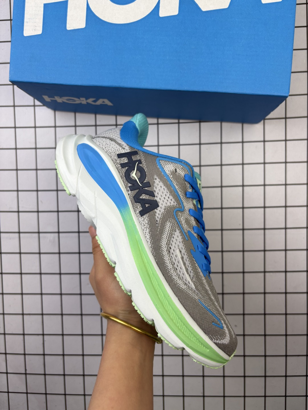 🈴💰130
HOKA/霍卡 男女鞋半码制,采用透气针织工程材料鞋面材质,轻量化材料高弹力泡棉升级中底,内嵌欧索莱Ortholite® 混合(再生)鞋垫,外置耐磨防滑橡胶模块❗️新晋减震王,踩屎感最强!美国新兴跑鞋品牌HOKA One One Clifton 10 Low 克利夫顿10代系列低帮厚底网织轻量休闲运动慢跑鞋 1162030
码数:36 36.5 37 38 38.5 39 40 40.5 41 42 42.5 43 44 45 46 47
编码老男H