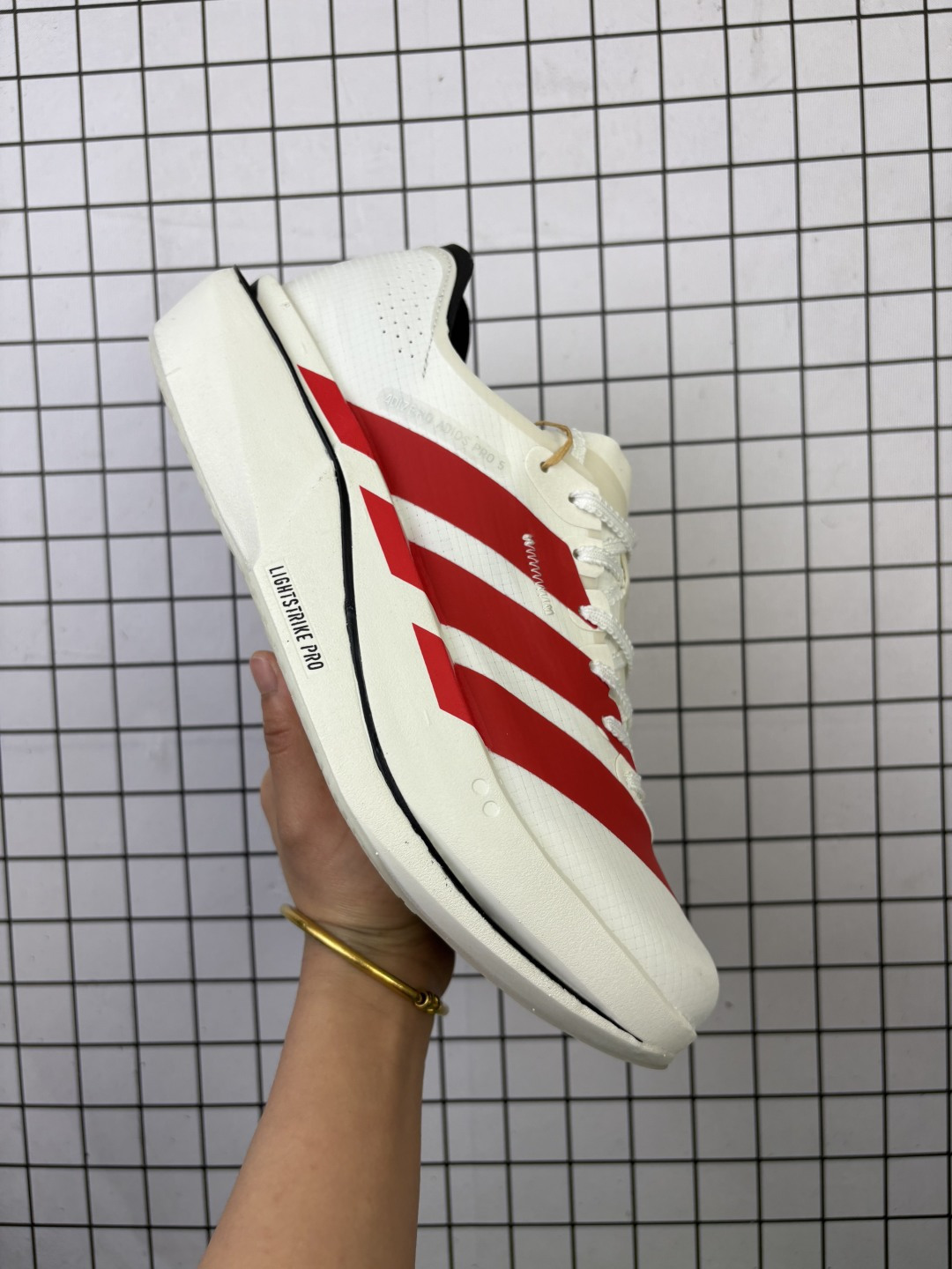 💰160
公司级✅adidas ADIZERO ADIOS 5 M舒适百搭防滑耐磨 低帮跑步鞋  全掌碳板
货号：K18293
尺码：36 36.5 37.5 38 38.5 39 40 40.5 41 42 42.5 43 44 45 46
编码768