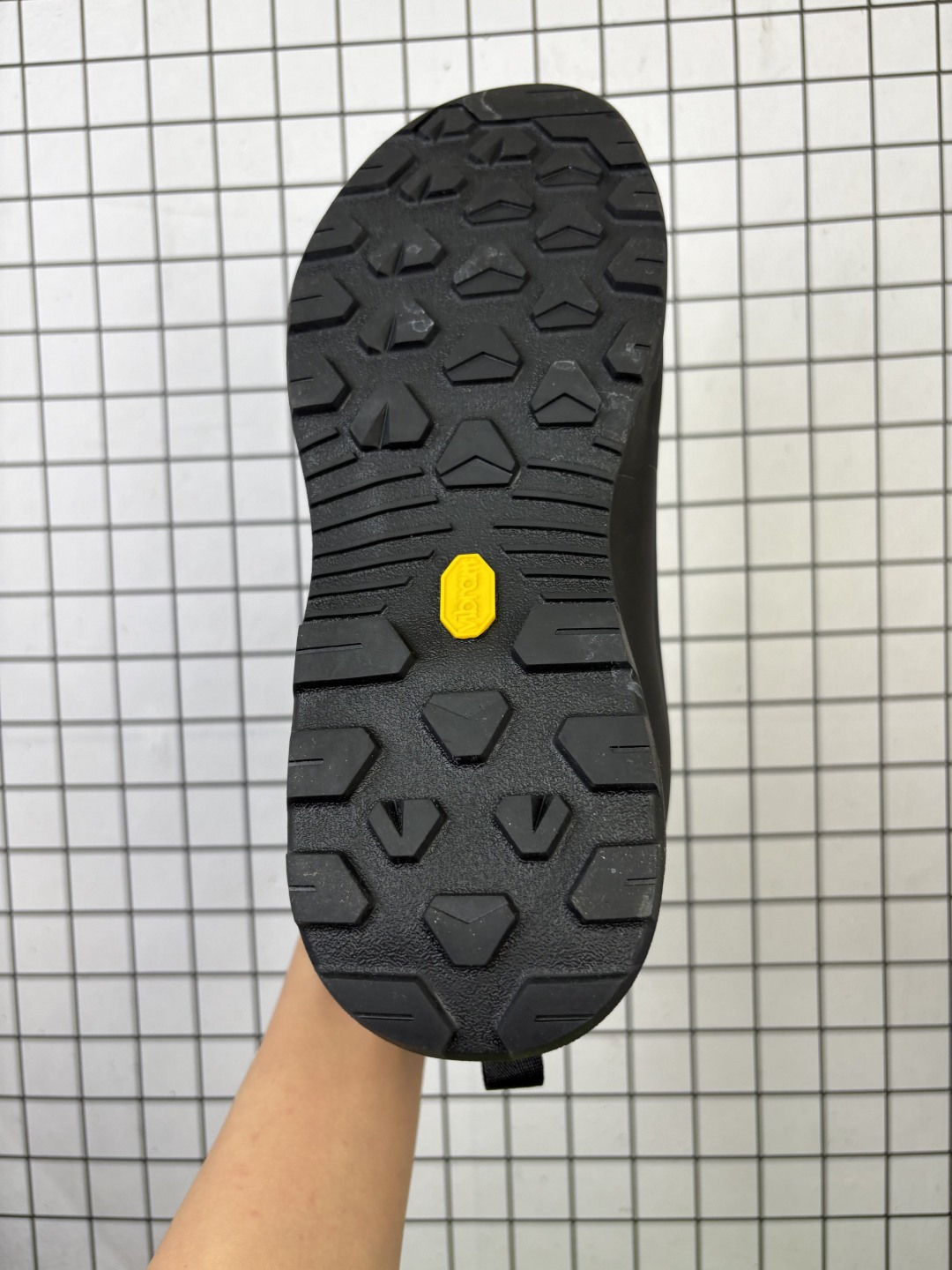 💰220
公司级✅Arcteryx始祖鸟 Konseal Women 轻量 网布防滑轻便耐磨 低帮户外运动跑步鞋
外观看似朴实 却散发着一股高贵气息 虽然是标榜越野鞋 但其实越野跑与登山乃一体两面的运动 皆在相同的山林场域之中进行 包含轻量化鞋身 MegaGrip大底 OrthoLite 3D鞋垫 EVA弹性混合中底等等 以及这次所使用的最新防水透气科技
抓地力优良的VibramMegaGrip 鞋带收纳设计 避免鞋带勾到绊倒 全脚掌舒适稳定 EVA弹性混合中底 OrthoLite 3D鞋垫 前脚掌TPU支撑片
尺码:39-45
编码757