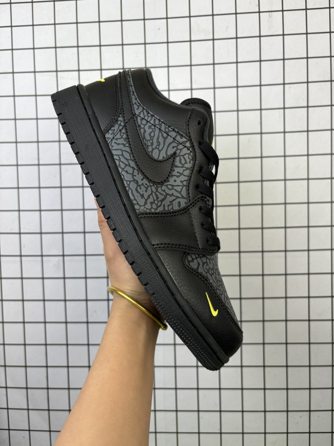 💰100
乔丹 Air Jordan 1 Low "Elephant" AJ1 乔1爆裂纹 危险警告 低帮文化休闲板鞋 IM6568 010

码数：36 36.5 37.5 38 38.5 39 40 40.5 41 42 42.5 43 44 45 46
编码757