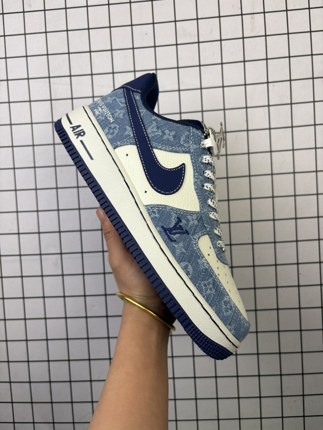 💰220
公司级✅NIKE AIR FORCE 1‘07 LV8
原楦头原纸板 打造纯正低帮空军版型
专注外贸渠道 全掌内置蜂窝气垫 
原盒配件 原厂中底钢印、拉帮完美 
货号:NH0601-578
Size:36 36.5 37.5 38 38.5 39 40 40.5 41 42 42.5 43 44 45 
编码719
