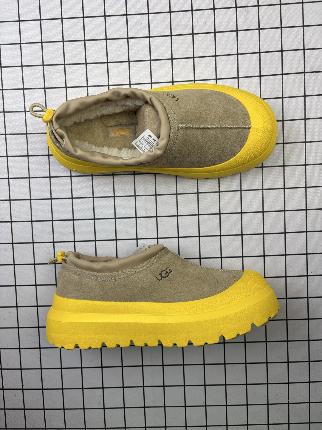 💰230
UGG 品牌的起源可以追溯到澳大利亚,一战时期,澳大利亚飞行员用两块羊皮包裹成鞋子穿在脚上御寒,这种设计后来逐渐在澳洲流行开来。品牌正式创立于 1978 年,由澳大利亚冲浪员 Brian Smith 带到美国加利福尼亚并推广。以其标志性的羊毛靴而闻名于世,已成为冬季时尚与舒适的代名词。今天,为大家带来四双新款,它们不仅继承了 UGG 品牌的经典元素,更在细节上进行了创新。
编码老男H
36-45