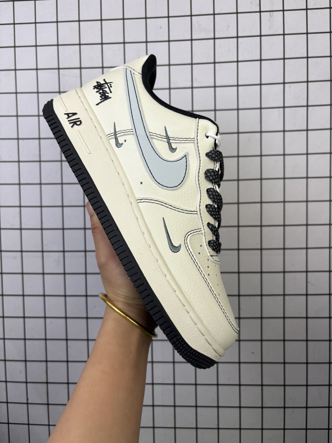 💰150
海外限量发售！公司级NIke Air Force 1 ‘07 Low “Supreme联名——亮灰生胶”空军一号 低帮 运动鞋 休闲鞋 折边针车 工艺难度大 原楦头原纸板 原装鞋盒 定制五金配件 内置全掌气垫 原厂鞋底 
货号：XZ6188-672
Size：36 36.5 37.5 38 38.5 39 40 40.5 41 42 42.5 43 44 44.5 45
编码金