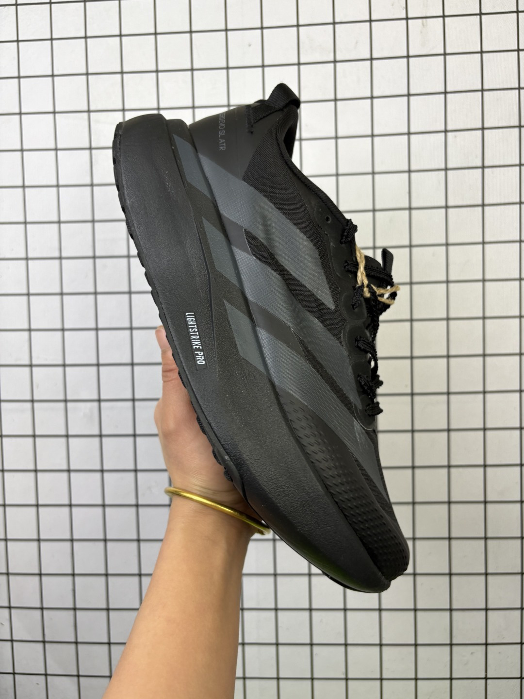 💰160
Adidas Adizero Adios EVO
阿迪超轻透气缓震跑鞋 全掌碳板
官方货号: KK2685
尺码：36 36.5 37.5 38 38.5 39 40 40.5 41 42 42.5 43 44 44.5 45 
编码757
