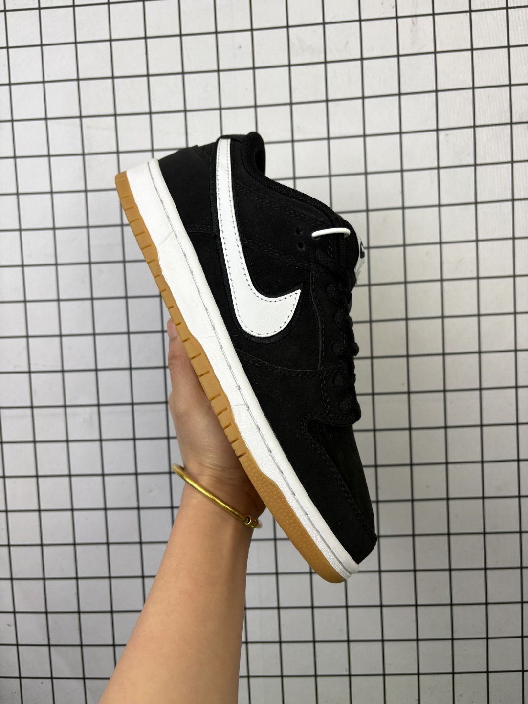 #新品上市实拍 耐克Nike Dunk Low 板鞋 SB系列经典百搭休闲运动板鞋加厚鞋舌的填充,使舒适性大大提升,同时也更方便穿脱中底部分则加入了脚感柔软舒适ZoomAir气垫,有效吸收滑板等极限运动在落地时带来的冲击力,为街头运动者们提供更好的保护FZ1287 编码707