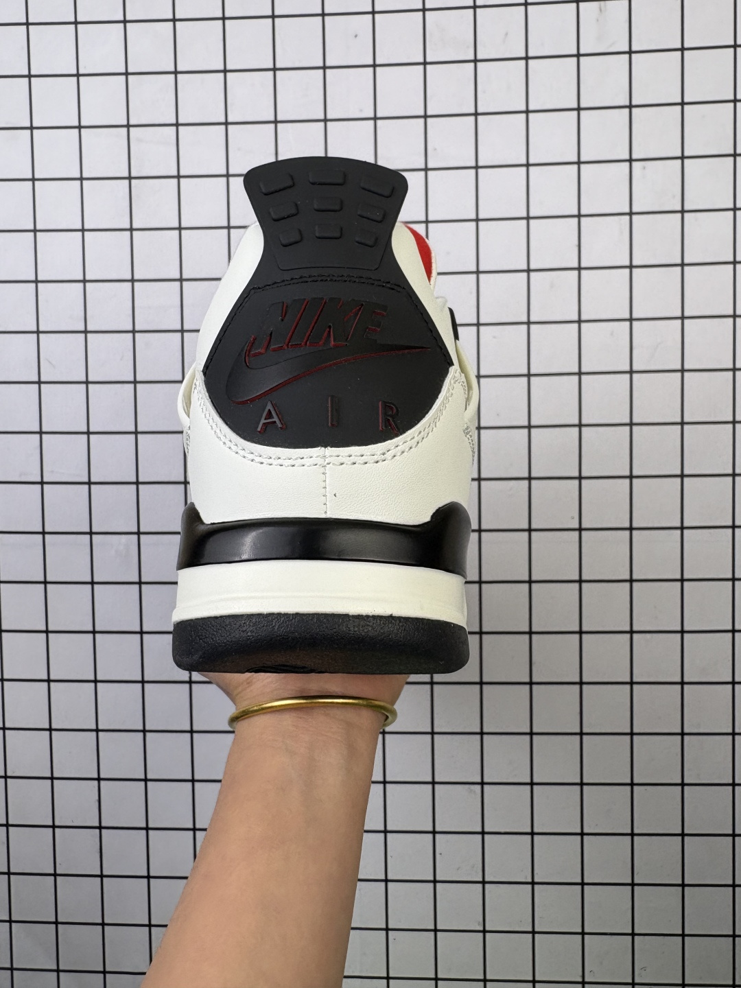 💰120
真标✅Nike Air Jordan 4 Retro 耐克迈克尔·乔丹AJ4代中帮复古休闲运动文化篮球鞋
货号:IM4002-100
尺码:36 36.5 37.5 38 38.5 39 40 40.5 41 42 42.5 43 44 45 46 47
编码554
