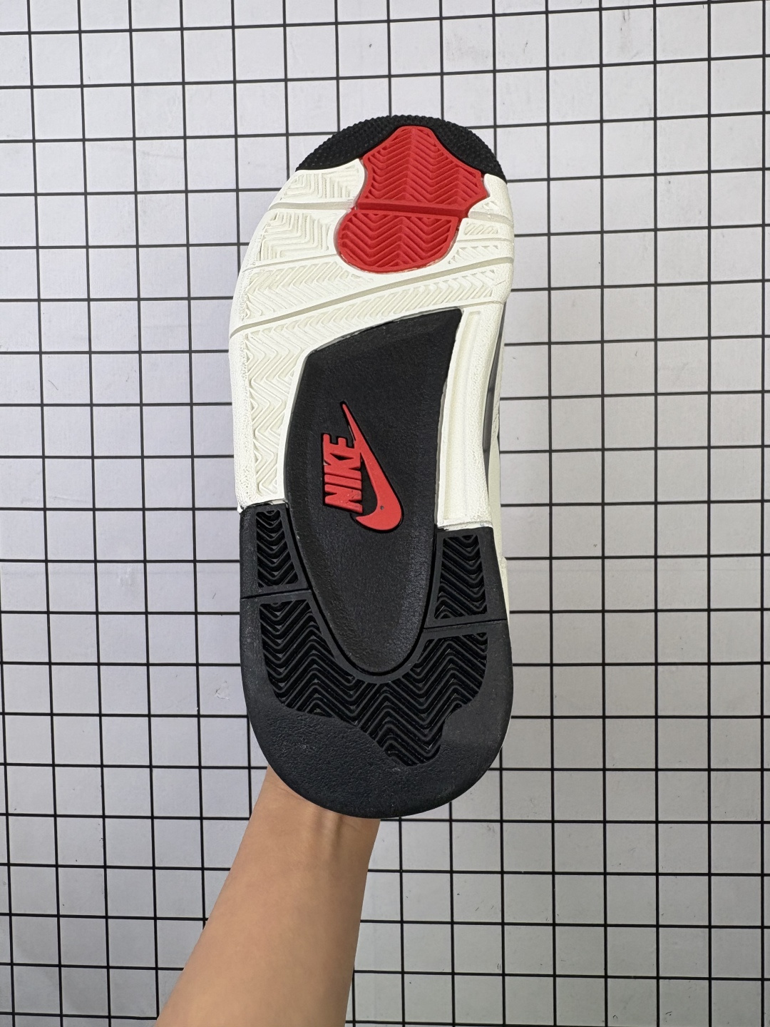 💰120
真标✅Nike Air Jordan 4 Retro 耐克迈克尔·乔丹AJ4代中帮复古休闲运动文化篮球鞋
货号:IM4002-100
尺码:36 36.5 37.5 38 38.5 39 40 40.5 41 42 42.5 43 44 45 46 47
编码554