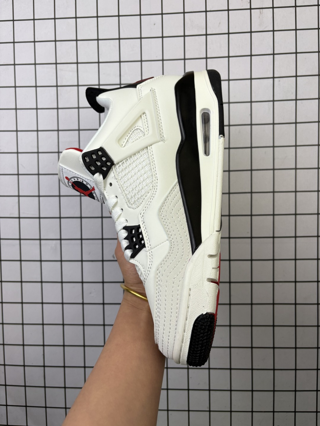 💰120
真标✅Nike Air Jordan 4 Retro 耐克迈克尔·乔丹AJ4代中帮复古休闲运动文化篮球鞋
货号:IM4002-100
尺码:36 36.5 37.5 38 38.5 39 40 40.5 41 42 42.5 43 44 45 46 47
编码554