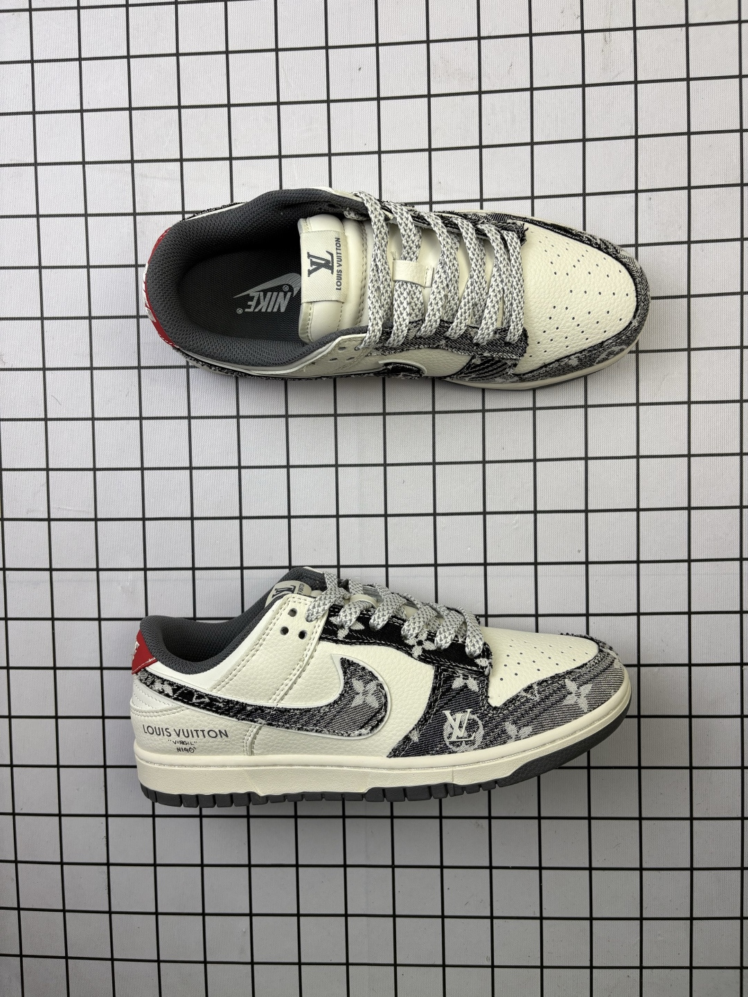 💰130
Nike/耐克 男女鞋真标半码制，全新2021版更新数据窄楦翘头版型，采用软质荔枝纹牛剖鞋面材质，大厂水平严控清洁度，缜密拉帮中底布，鞋垫嵌EVA缓震物料及背胶，全新窄版翘头耐磨橡胶大底❗️创意定制配色,联乘法国顶级高奢品牌·路易威登Louis Vuitton x Nike SB Dunk Low"Damier Azur/Brown/LV Monogram"扣篮系列低帮休闲运动滑板板鞋 JY6988-111

类型：男女鞋
码数：36 36.5 37.5 38 38.5 39 40 40.5 41 42 42.5 43 44 45
编码：577