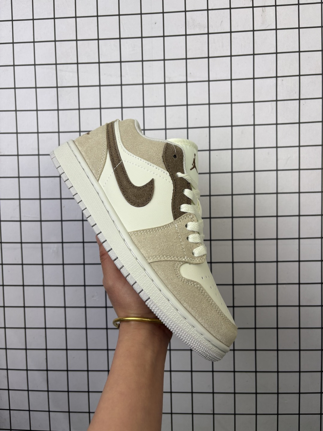 💰80
乔丹Air Jordan 1 Low AJ1 乔1灰褐色 低帮文化休闲运动板鞋 HF1567 200

码数：36 37.5 38 39 40 41 42 43 44 45
编码旭