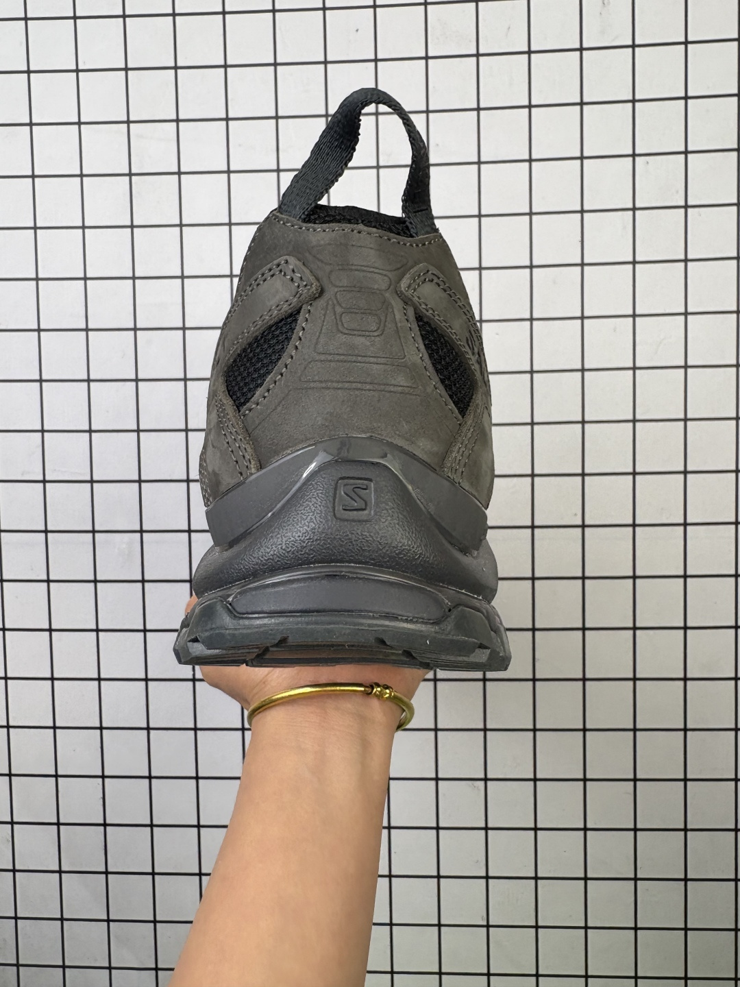 💰220
【公司级】SALOMON萨洛蒙 XA PRO 3D 户外运动 网布减震防滑透气 低帮跑步鞋 男女款运动鞋 沙场灰#萨洛蒙xapro3D 大面积的织物材质让质感超级棒。鞋腰侧身还有3D反光效果,夜里穿也更酷炫!鞋头、鞋带内里和两边都标注了鞋款系列信息,整体造型流畅,适合户外登山或者日常运动。后跟的TPU材质包裹,包裹感非常强,给人一种满满的安全感。 #SALOMON萨洛蒙 #萨洛蒙XA新配色 @salomon萨洛蒙
尺码: 36-45含半码
编码:698