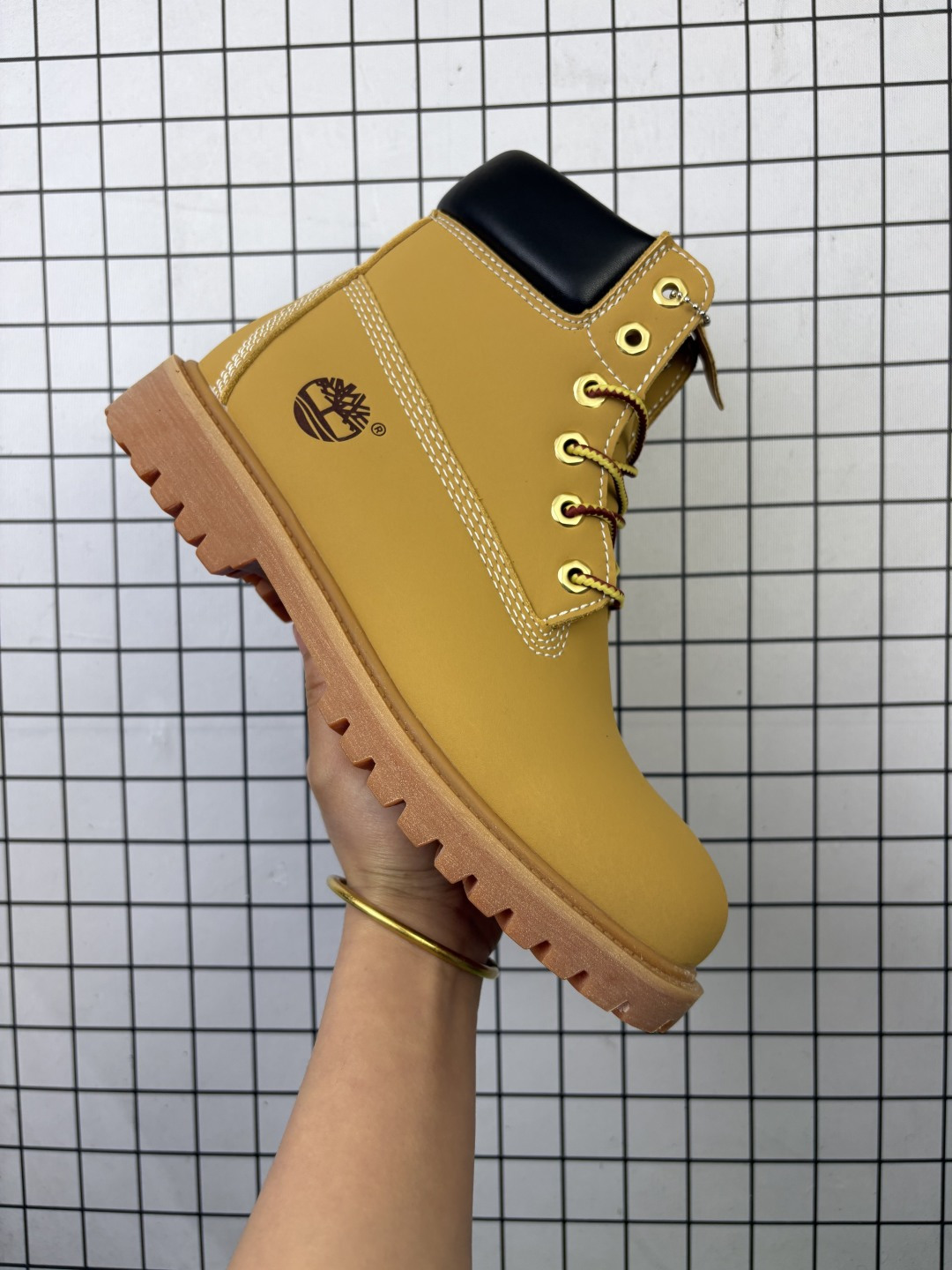 💰130
Timberland添柏岚 天伯伦 防水羊毛加厚 高帮靴子 运动跑步鞋 户外休闲潮流系列 厚底增高板鞋,搭配防臭防腐鞋垫,给您完美的穿着体验,质量考究耐穿,专治不帅,高品质脚感一流!
类型:男女鞋
尺码:35-46
编码103