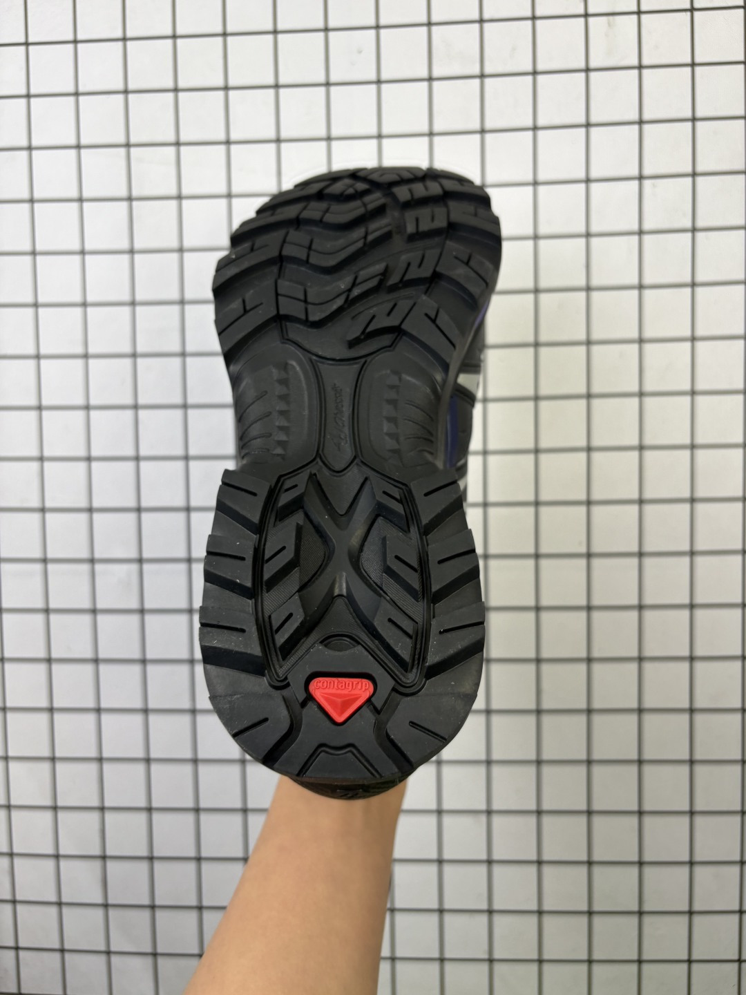 💰240
【公司级】SALOMON萨洛蒙 XT-QUEST 潮流 低帮 户外功能鞋徒步鞋 男女款 Salomon XT-QUEST GTX是一款专为户外运动设计的多功能徒步鞋,兼具防水性能与抓地力,适合复杂地形及日常穿搭。防水技术:采用GORE-TEX防水内衬,有效隔绝雨水,保持脚部干燥。 鞋底设计:搭载Vibram高性能大底,抓地力强,适应泥泞、崎岖山地等复杂地形。 材质与保护:鞋面采用皮革与透气网眼面料,兼顾耐用性和透气性;中帮设计提供脚踝保护。 #春日赏花#SALOMON萨洛蒙跑鞋 #实煽战利器就穿ta #酷飒男女同款宝藏户外徒步鞋 #户外徒步新搭档
尺码: 36-45含半码
编码: 699