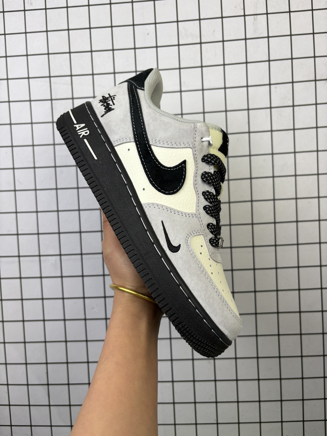 💰150
Nike/耐克 男女鞋真标半码制,原楦原纸版开发版型,采用软质荔枝纹牛剖革鞋面材质鞋面,内置全掌Air Sole气垫❗美国元祖街头潮牌-斯图西Stussy x Nike Air Force 1´07 Low"Stussy"空军一号经典低帮百搭休闲运动板鞋“联名黑米白红斯图西刺绣 XZ6188-766
类型:男女鞋
码数:36 36.5 37.5 38 38.5 39 40 40.5 41 42 42.5 43 44 45
编码:金