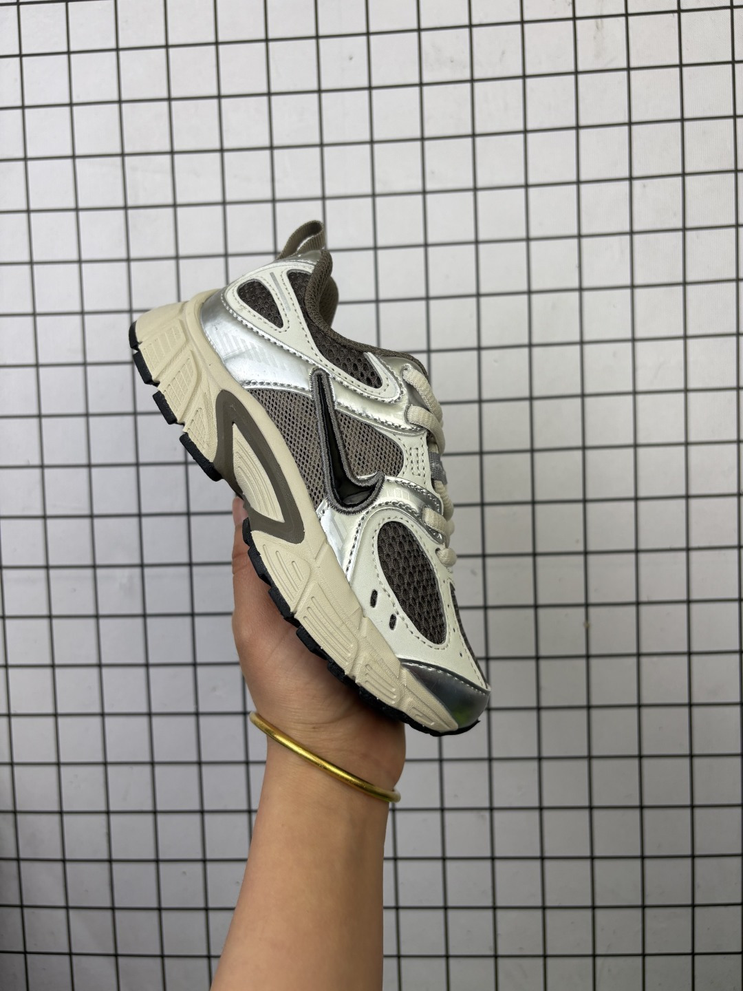 童鞋!耐克NIKE V5 RNR 轻量缓震支撑休闲鞋舒适防滑耐磨低帮复刻运动鞋 HQ6411 200 编码新Y