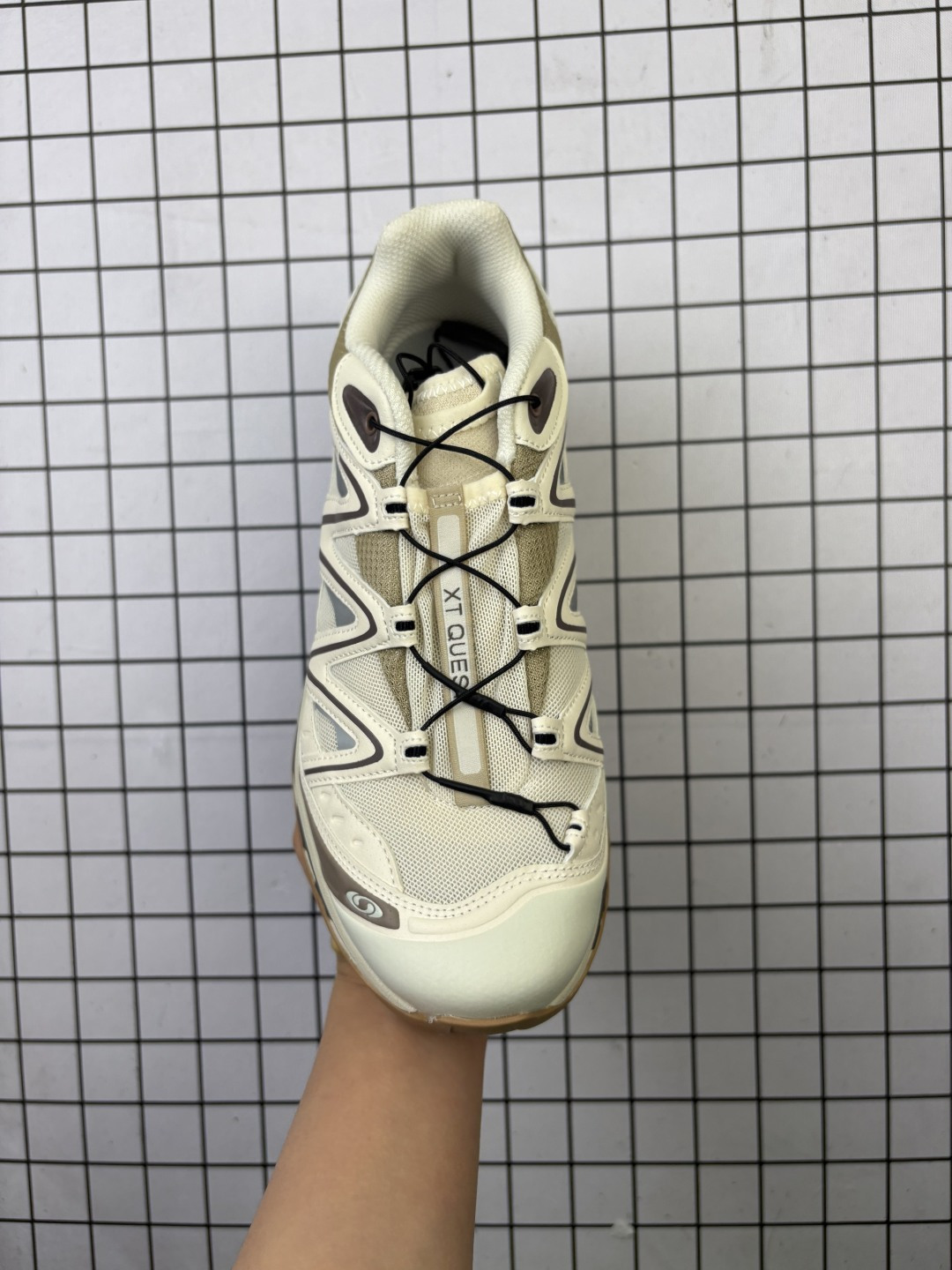 🈴💰170
公司级✅SALOMON萨洛蒙 XT-QUEST 探索者系列户外越野跑鞋
鞋面采用SENSIFIT贴合技术 全方位贴合包裹脚型 鞋跟部鞋底牵引设计 提供强大的抓地性能 更适应野外崎岖不平的道路 其3D ADVANCED CHASSIS底盘 材料轻量大化 钉齿设计更具稳定性 防护性 鞋底易磨损区运用CONTAGRIP高耐磨材料 应对城市硬质路面长距离跑考验
货号:475413-20
尺码:36 36.5 37.5 38 38.5 39 40 40.5 41 42 42.5 43 44 45
编码大Y