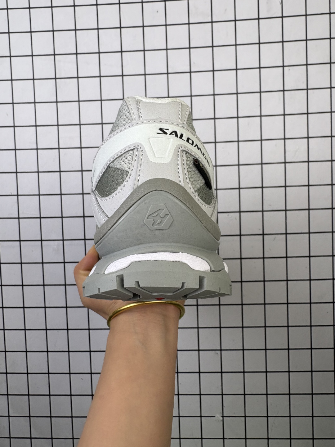 💰170
公司级✅SALOMON萨洛蒙 XT-QUEST ADV 探索者系列户外越野跑鞋
鞋面采用SENSIFIT贴合技术 全方位贴合包裹脚型 鞋跟部鞋底牵引设计 提供强大的抓地性能 更适应野外崎岖不平的道路 其3D ADVANCED CHASSIS底盘 材料轻量大化 钉齿设计更具稳定性 防护性 鞋底易磨损区运用CONTAGRIP高耐磨材料 应对城市硬质路面长距离跑考验
货号:474790-20
尺码:36 36.5 37.5 38 38.5 39 40 40.5 41 42 42.5 43 44 45
编码大Y