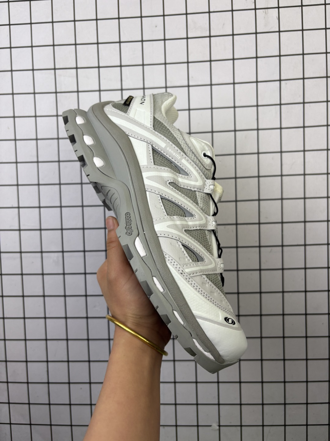 🈴💰170
公司级✅SALOMON萨洛蒙 XT-QUEST ADV 探索者系列户外越野跑鞋
鞋面采用SENSIFIT贴合技术 全方位贴合包裹脚型 鞋跟部鞋底牵引设计 提供强大的抓地性能 更适应野外崎岖不平的道路 其3D ADVANCED CHASSIS底盘 材料轻量大化 钉齿设计更具稳定性 防护性 鞋底易磨损区运用CONTAGRIP高耐磨材料 应对城市硬质路面长距离跑考验
货号:474790-20
尺码:36 36.5 37.5 38 38.5 39 40 40.5 41 42 42.5 43 44 45
编码大Y