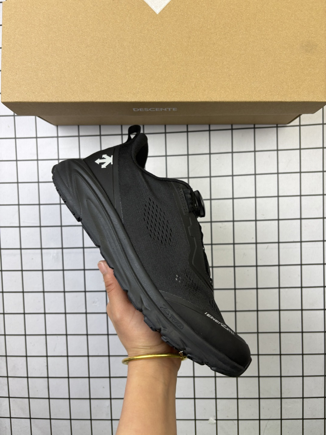 🈴💰240
公司级✅迪桑特DESCENTE PRIMER GTX 都市通勤 GORE-TEX 时尚舒适 防滑耐磨 时尚休闲运动覆盖防水男子越野跑鞋
官方同步上架 适合技术路线单日徒步穿着受到长途野外跑步鞋的启发 适合在变化的地形上进行快速轻快的徒步旅行
穿着舒适而有支撑性 使您充满信心 该设计与脚部融为一体 可最大限度地减少摩擦
货号:D3432LCR23
尺码:36 36.5 37.5 38 38.5 39 40 40.5 41 42 42.5 43 44 45
编码大Y