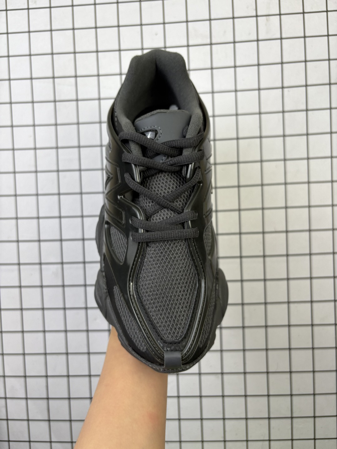 💰180
公司级✅New Balance 9060系列 新百伦 复古休闲运动慢跑鞋
鞋面大身由空间双格及磨砂鞋面拼接而生
采用大面积网眼以及麂皮材质覆盖鞋身 还原经典气质 搭载ABZORB避震科技 由泡沫聚酯制成 上脚可以有效减少由鞋底反弹对身体及双腿的冲击力
货号:U9060IAA
Size:36 37 37.5 38 38.5 39.5 40 40.5 41.5 42 42.5 43 44 45
编码688