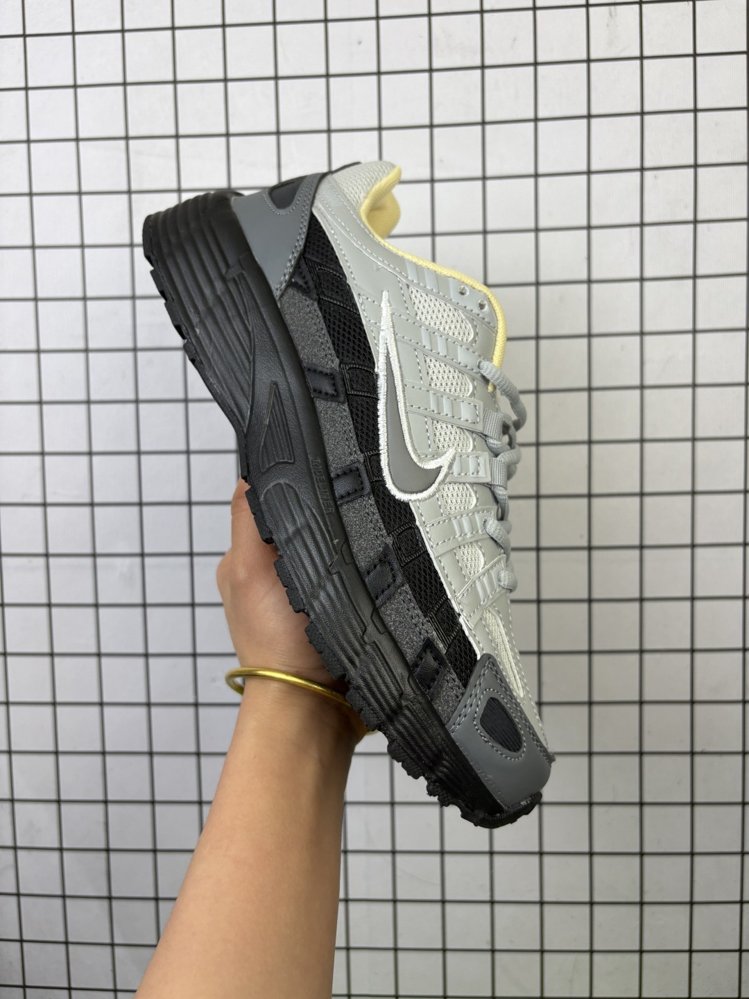 💰110 ✅NK P5990 系列低帮复古老爹风休闲运动舒适慢跑鞋 超火复古老爹跑鞋 充正版本 耐克 P5990老爹鞋Initiator 独家出货 独家私模 原鞋 真标 原盒打造 官方货号：BV1021-108 Size40-45 编码：103