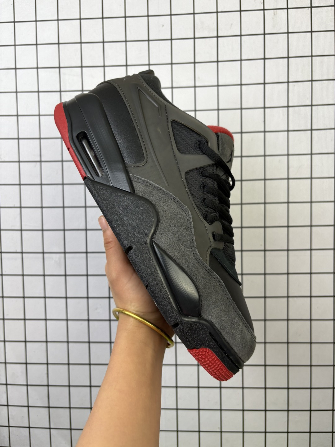 【公司级】耐克 Nike Air Jordan 4 Retro OG迈克尔·乔丹AJ4代乔4 低帮复古休闲运动文化篮球鞋.秉承轻量化的速度型篮球鞋设计思想完成设计,降低重量的同时提升舒适度,中底延续前作使用了分离式后掌可视化 Air Sole气垫.鞋带孔和后跟鞋提以籃网为造型灵感,将篮球运动巧妙融入到鞋款的设计之中,使鞋身整体富有流动性、节奏感和优雅气质. 类型:男女鞋 货号:FQ7939 编码:719