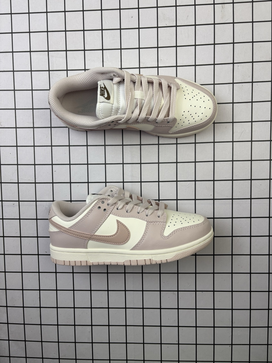 💰150
耐克 Nike Sb Dunk Low Pro 男女同款运动鞋复古板鞋,尽情迈步,彰显个性风采。采用柔软皮革鞋面,经久耐穿,塑就如元年款 Dunk 般的复古质感。鞋头透气孔,搭配鞋口和鞋舌形状,忠实沿袭元年款经典外观。全掌型橡胶外底,造就非凡抓地力。Dunk 起初专为篮球运动打造,于 80 年代末成为滑板界新宠,现已跃升成为街头时尚标杆。加垫低帮鞋口结合耐穿外底,助你自信舞动。
货号:IM6572
码数:35.5-40
编码757