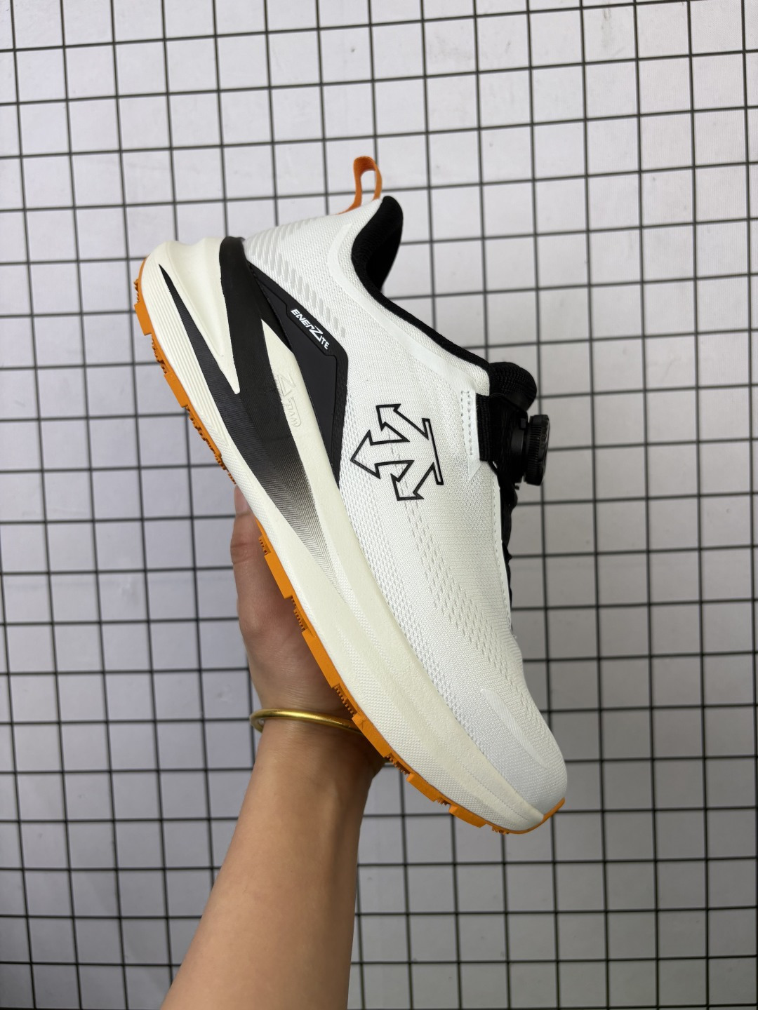 💰230
公司级✅迪桑特DESCENTE LAVITATE TRAIL WIRE 3.0 舒适百搭防滑耐磨 低帮 休闲跑步鞋
采用大网眼材质鞋面 轻薄通透不闷热 前掌易弯折设计 提供灵活的穿着感受 后跟Z-FOAM填充 缓震回弹 BOA FIT SYSTEM系带系统 便捷穿脱
货号:D5431RRN24
尺码:36 36.5 37.5 38 38.5 39 40 40.5 41 42 42.5 43 44 45
编码698