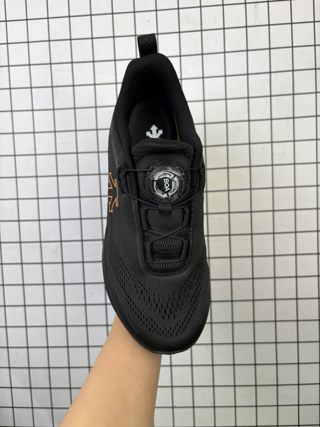 💰230 公司级✅迪桑特DESCENTE LAVITATE TRAIL WIRE 3.0 舒适百搭防滑耐磨 低帮 休闲跑步鞋 采用大网眼材质鞋面 轻薄通透不闷热 前掌易弯折设计 提供灵活的穿着感受 后跟Z-FOAM填充 缓震回弹 BOA FIT SYSTEM系带系统 便捷穿脱 货号:D5431RRN24 尺码:36 36.5 37.5 38 38.5 39 40 40.5 41 42 42.5 43 44 45 编码698