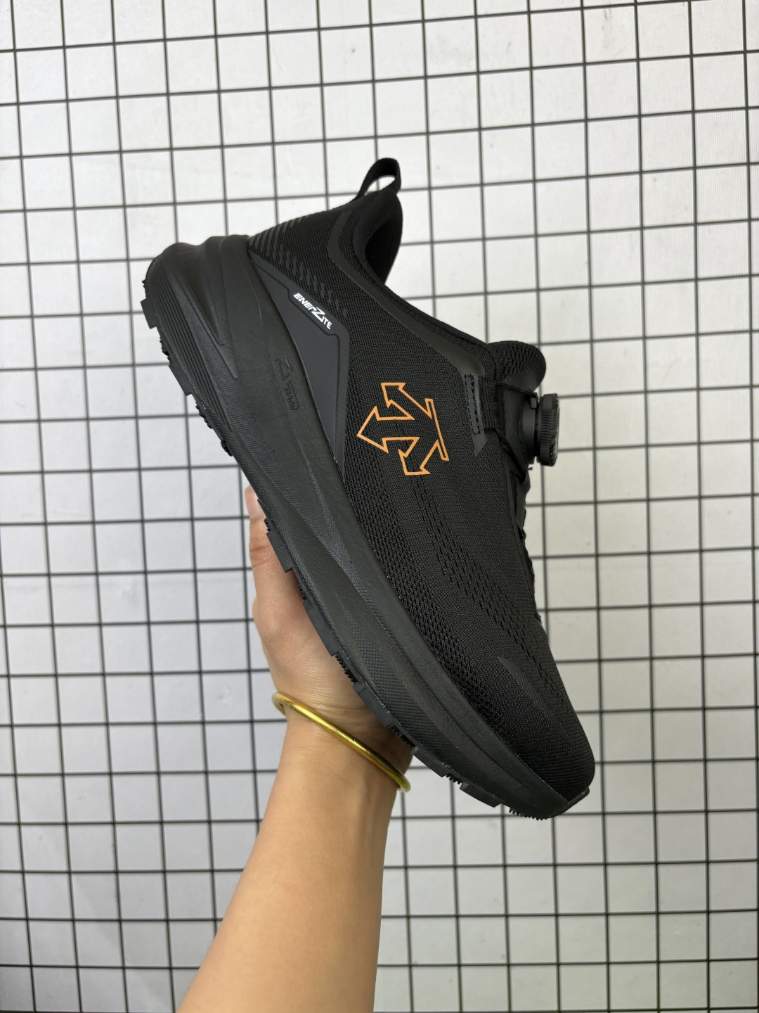 💰230
公司级✅迪桑特DESCENTE LAVITATE TRAIL WIRE 3.0 舒适百搭防滑耐磨 低帮 休闲跑步鞋
采用大网眼材质鞋面 轻薄通透不闷热 前掌易弯折设计 提供灵活的穿着感受 后跟Z-FOAM填充 缓震回弹 BOA FIT SYSTEM系带系统 便捷穿脱
货号:D5431RRN24
尺码:36 36.5 37.5 38 38.5 39 40 40.5 41 42 42.5 43 44 45
编码698