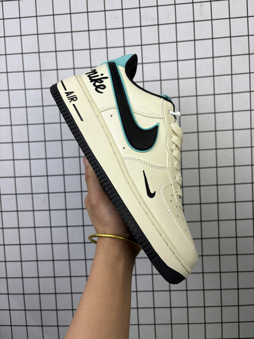 💰220
公司级✅NIKE AIR FORCE 1‘07 LV8
原楦头原纸板 打造纯正低帮空军版型
专注外贸渠道 全掌内置蜂窝气垫 
原盒配件 原厂中底钢印、拉帮完美 
货号:NH0601-583
Size:36 36.5 37.5 38 38.5 39 40 40.5 41 42 42.5 43 44 45 
编码元