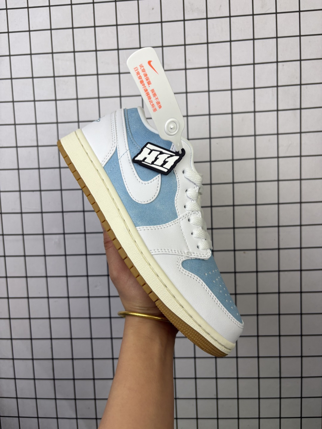 💰170
公司级✅Nike Air Jordan 1 Retro Low OG 耐克 AJ1乔1低帮休闲板鞋 
同步官方配色 升级原楦原档案数据开发纸版楦型 采用同源纳帕头层皮革鞋面材质 全新底模完美品相清洁度及喷漆效果
官方货号:HQ2004-400
尺码:35.5 36 36.5 37.5 38 38.5 39 40 40.5 41 42 42.5 43 44 45 46 47.5
编码大Y