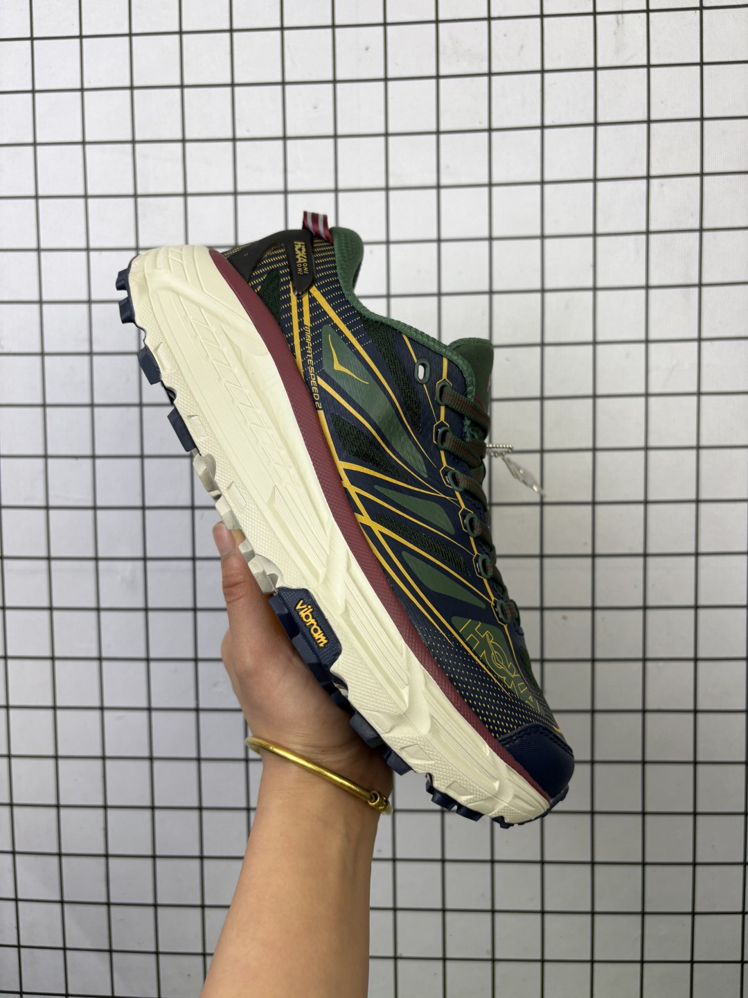 Hoka Mafate Speed 2 超轻厚底轻量山地跑步鞋 原装轻量化材料Fresh Foam 超轻量中底全部用料过3C认证 滚动平衡科技减少33%能量消耗 货号: 1126851 编码771