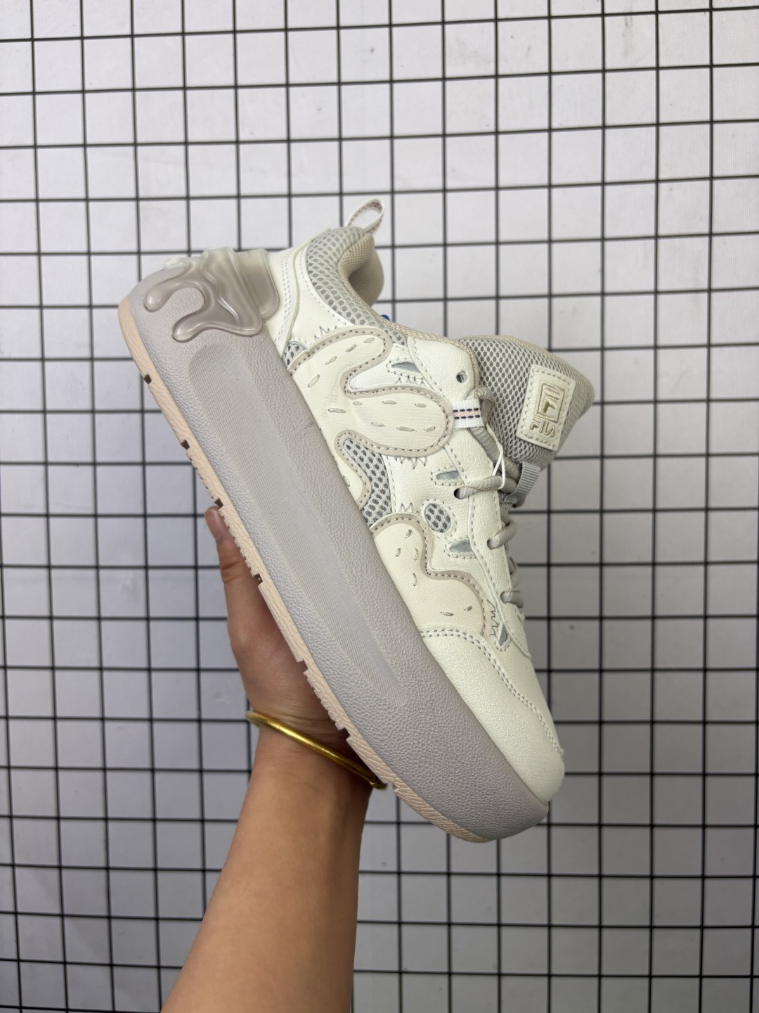 💰150
公司级✅斐乐Fila Fusion Croissant 可颂面包系列老爹风增高厚底复古中性休闲运动慢跑鞋
百年运动时尚品牌FLA创建于1911年意大利Biella小镇,是FILA兄弟创立的一家纺织和针织的服装品牌。百年来,FLA已经成长为世界知名运动品牌,其产品不仅具有高专业性,同时也具有青春活力,潮流时尚。FILA的老爹鞋作品牌热门鞋款,被各界潮流时尚人士上脚,其受欢迎程度可见一斑
货号:F12W531139FFI 尺码:35-40(半)
编码757