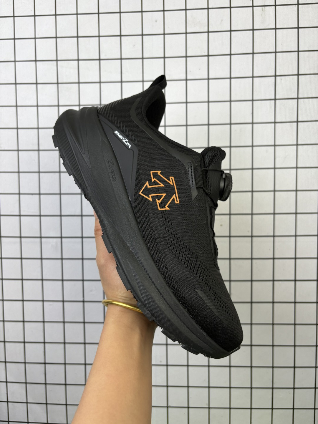 💰230 公司级带半码！ 迪桑特DESCENTE LAVITATE 3.0 时尚防滑 低帮跑步鞋 针织网布无缝拼接鞋面轻薄通透减少摩擦 进口Z FOAM缓震中底 舒适回弹动能加成 部分采用反光饰片 提升夜跑安全性 尺码:36-45 编码757