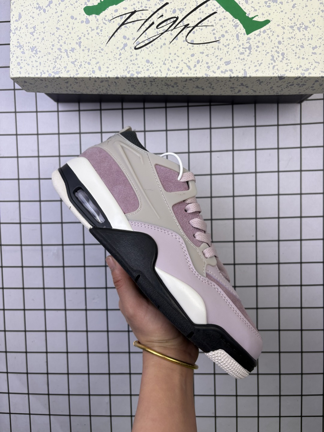 🈴💰120   
AJ4 Air Jordan 4 Retro " Infrared " AJ4乔4 男子文化篮球鞋  
大厂出品 主力合作工厂  全新模具开发 纯正4代正确鞋型 进口头层皮料 高清洁度 立体高频 四线中底拉帮 网格大小 各方面细节都不错 
货号：HF8126 
编码旭
36-45